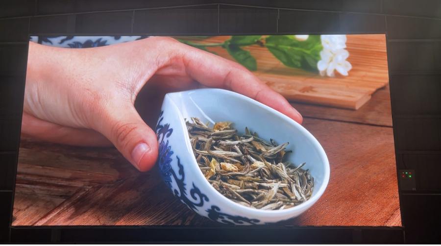 通山培訓(xùn)學(xué)校室內(nèi)全彩P2.5安裝完畢   尺寸:8.96X4.64    像素點:3584X1856